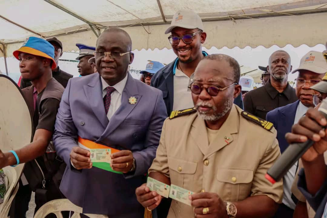 Caravane CMU Zéro cotisation : le ministère de l’Emploi et de la Protection sociale et la CNAM poursuivent la sensibilisation pour l’enrôlement de masse à la CMU à Akoupé